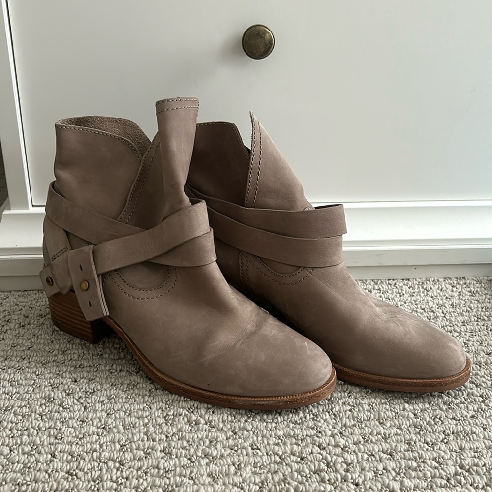 Ugg Suede boots